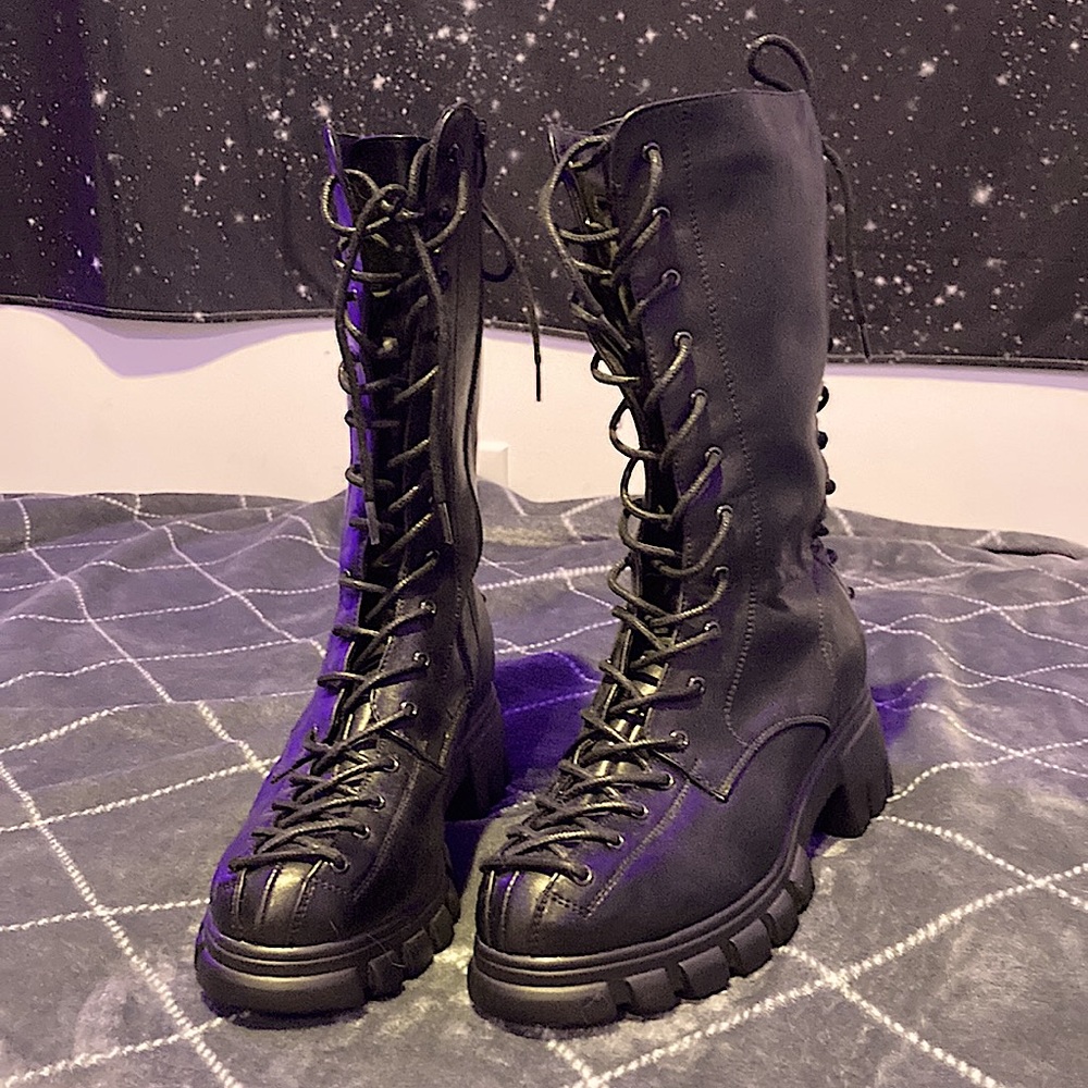 I’m selling because they did not fit. Size 9, black, corset lace combat style.
